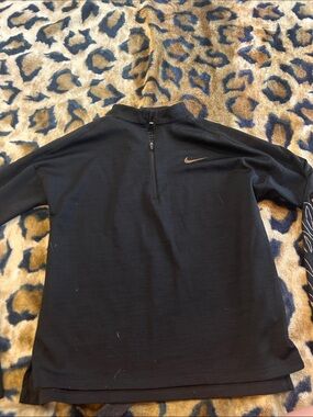 Nike Men’s Black Half-Zip Pullover with Subtle Swoosh